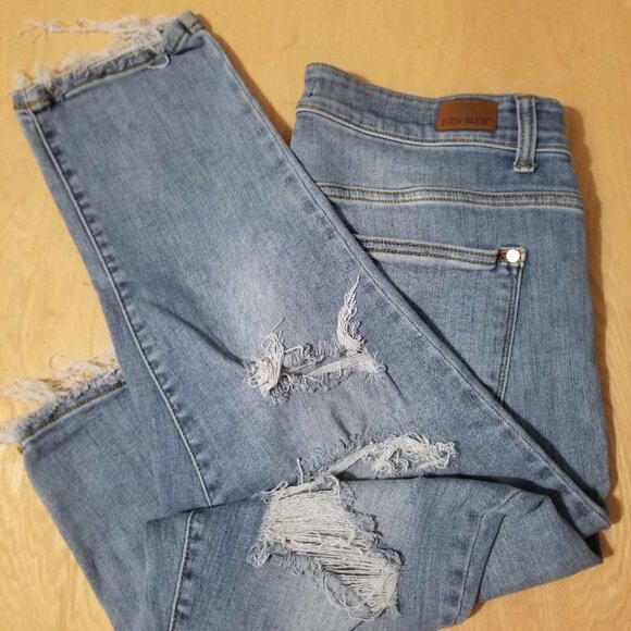 Judy Blue Distressed Denim Capri - Picture 4 of 6